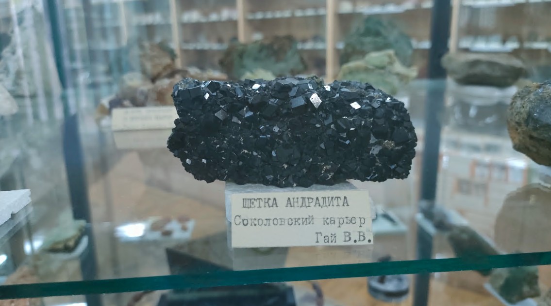 Музейдегі гранат