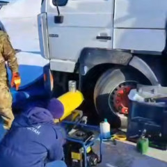 Арқалық тасжолында 45 жылқы тиеген жүк көлігі аязда қалып қойды