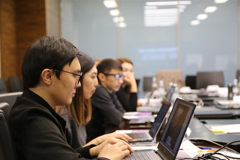 Журналистика қалай өзгеріп жатыр: Қазақстанда БАҚ өкілдері цифрлық дағдыларды меңгерді