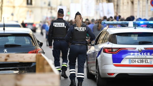 Парижде тағы да ұрлық: зергерлік бұйымдарды тасымалдаушыларға шабуыл жасалды