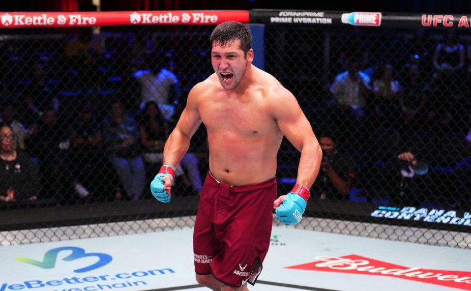 Дияр Нұрғожай бразилиялық спортшымен күш сынасады