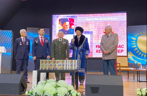 Ұлт батырын ұлықтаған 10 томдық жинақ жарық көрді