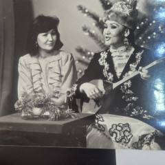 Ғарышты әнімен тербеген