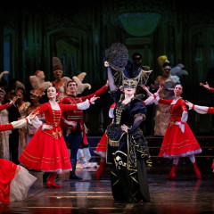 Жарқанатқа айналған әйел