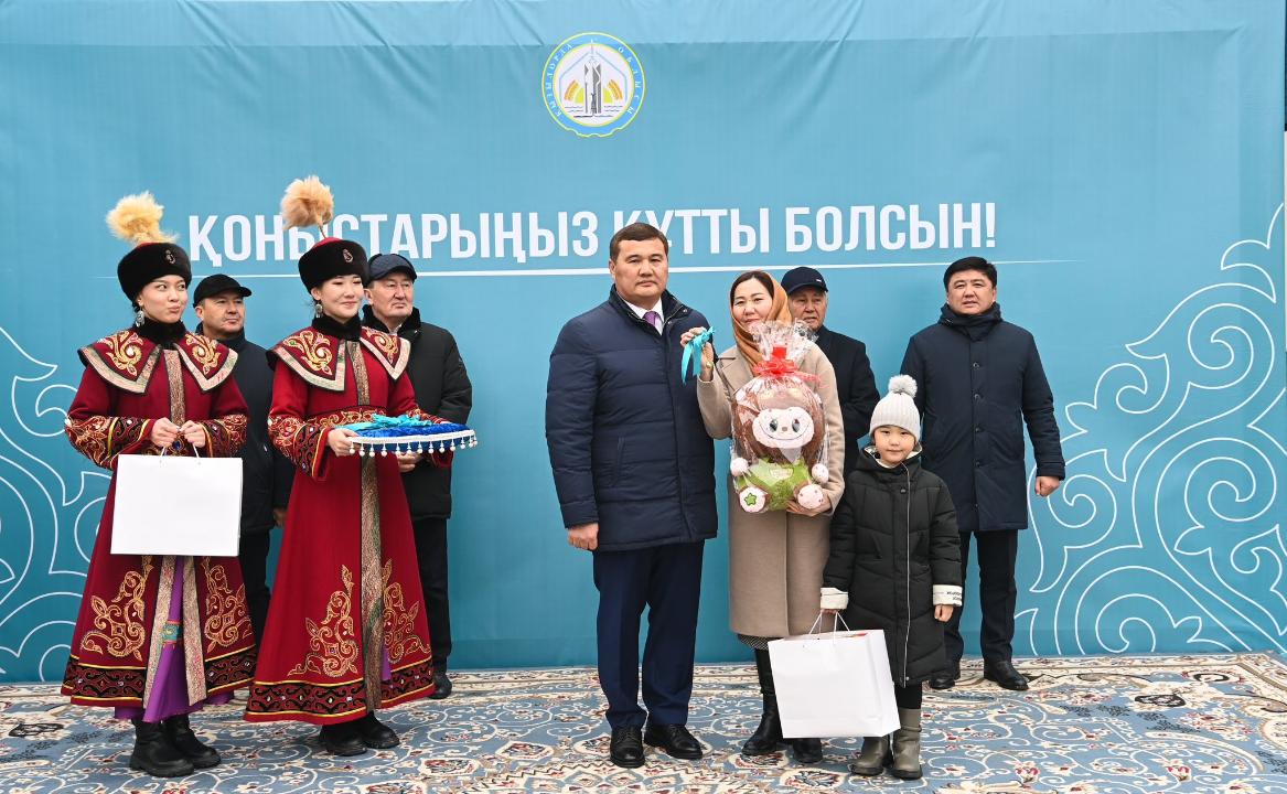 Қызылордалықтар жаңа жыл қарсаңында жаңа пәтер кілтін алды