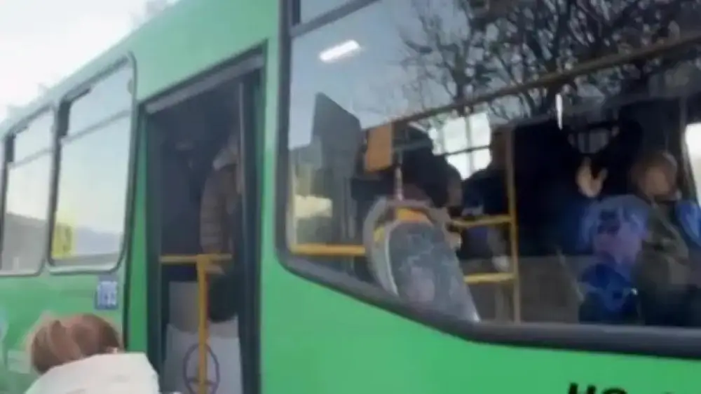 Қоғамдық көлікте шу шығарған ер адам қамауға алынды