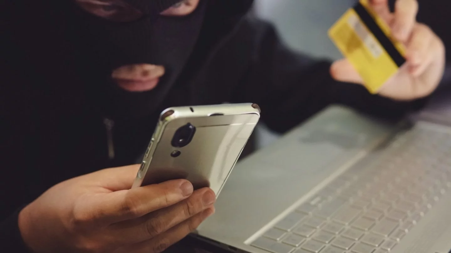 Қостанай облысында тұрғын алаяқтың нұсқауымен 3 млн теңге несие рәсімдей жаздады