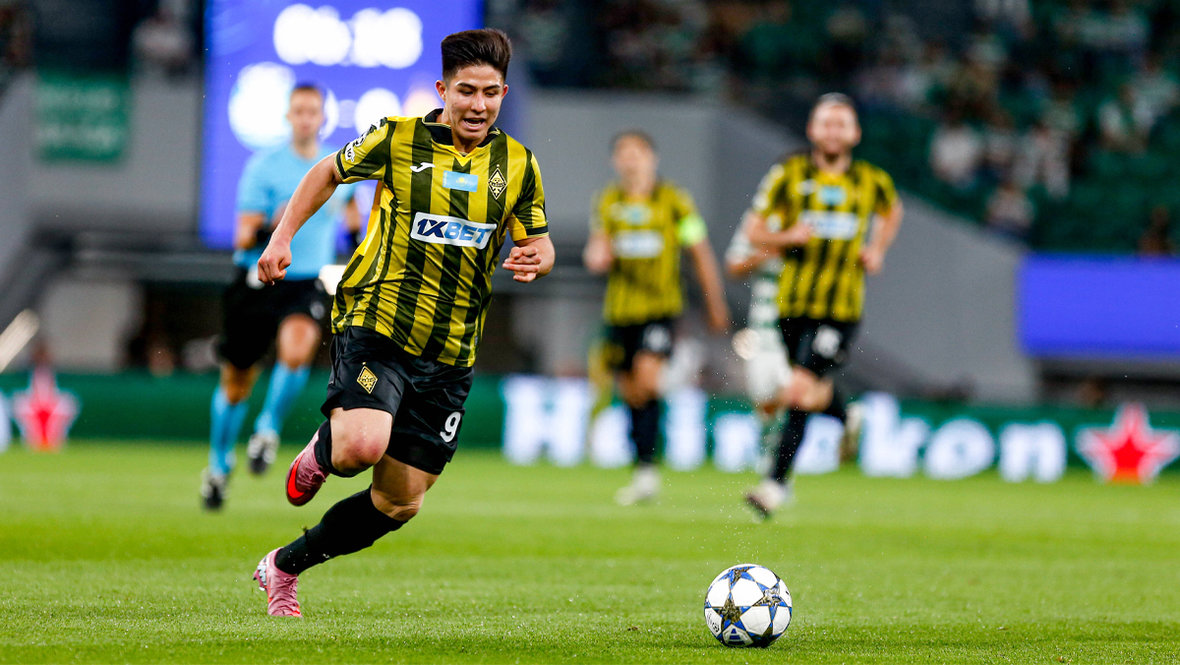 Дастан Сәтпаев үздіктердің көшін бастап тұр