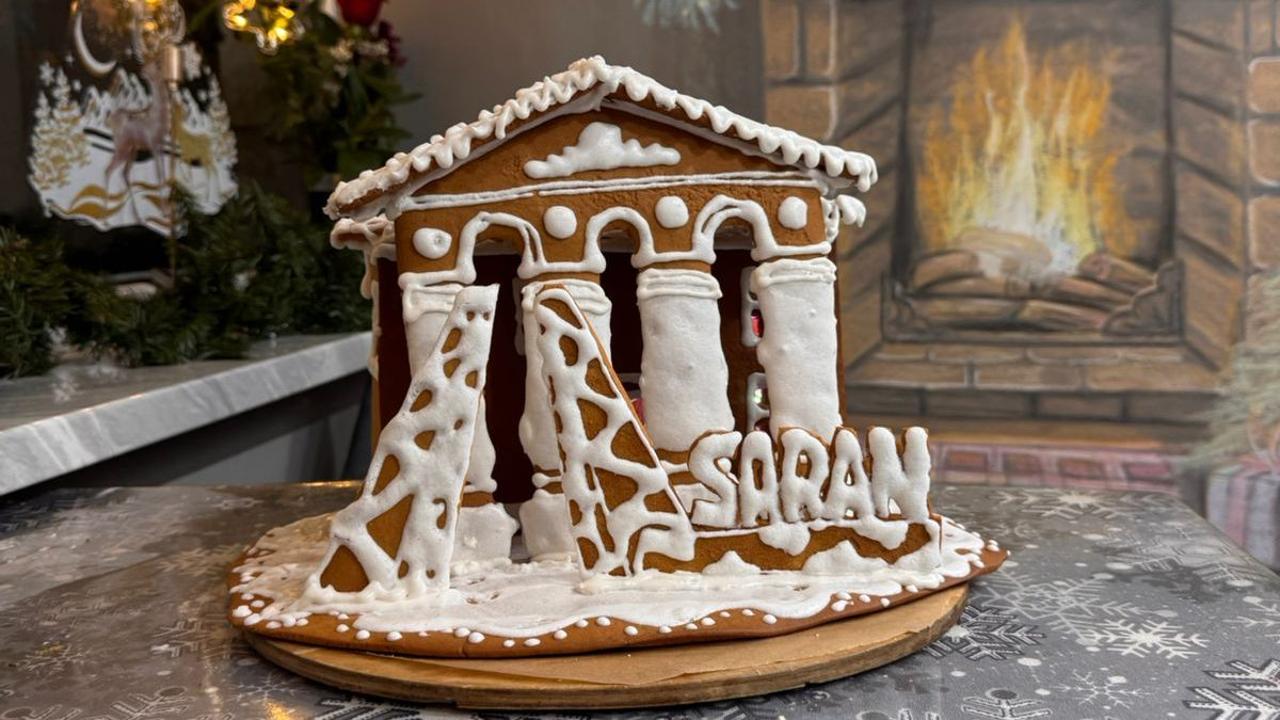 Сарандық отбасы қалалық Мәдениет үйін бейнелейтін тоқаш пісірді