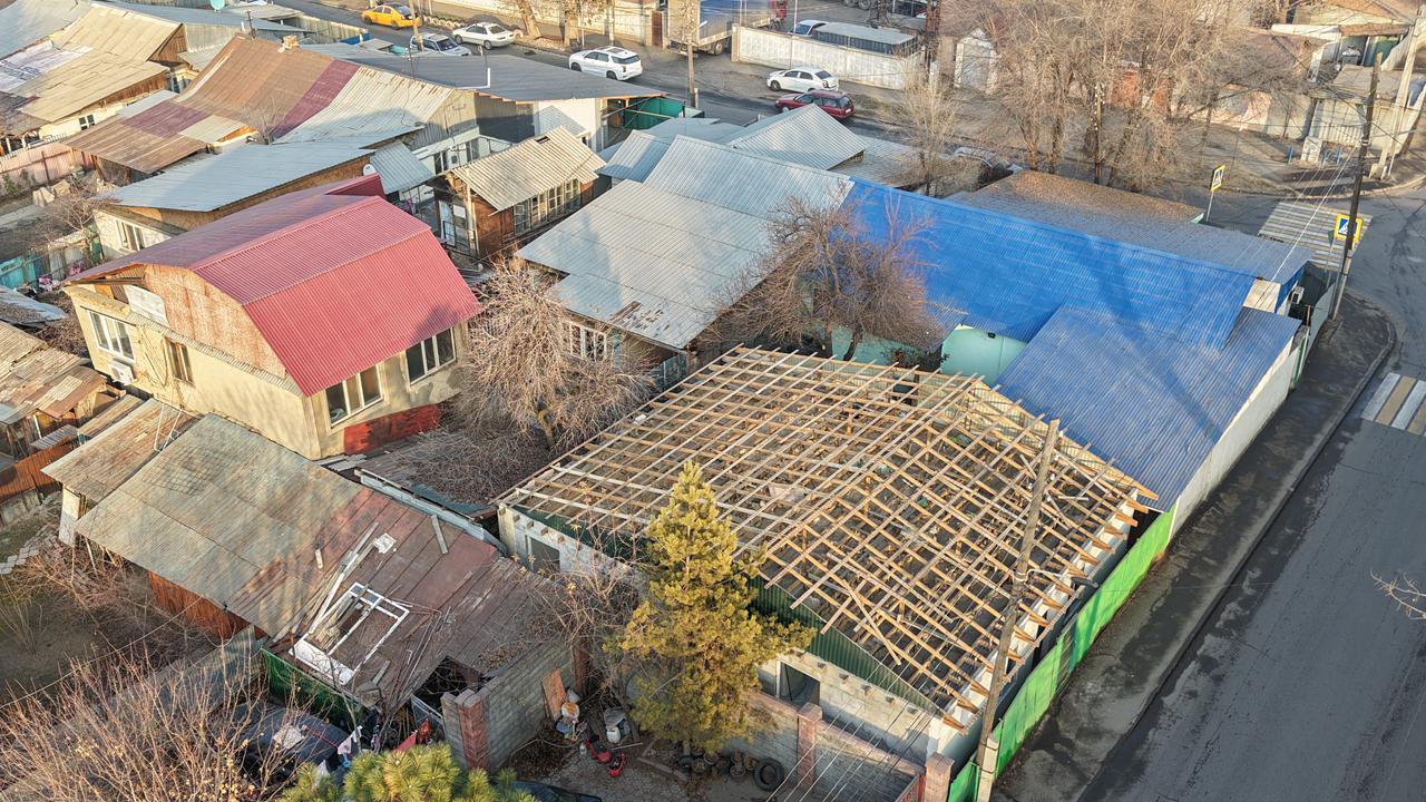 Алматыда заңсыз салынған тағы бір нысан сүрілді