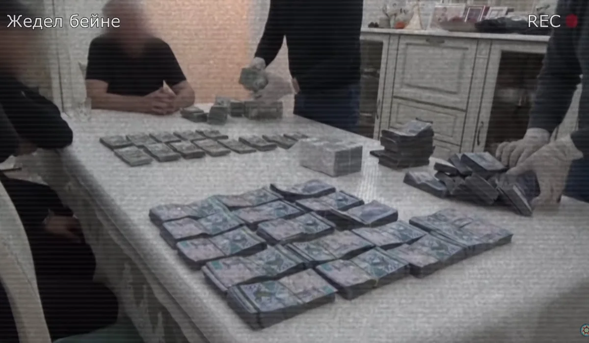 Жоғары лауазымды шенеунік пара алғаны үшін қамалды