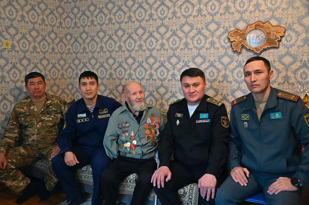 Майдангерге Қорғаныс министрінің құттықтау хаты табысталды