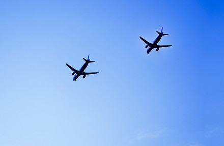 Шымкент аспанында екі ұшақ соқтығыса жаздады