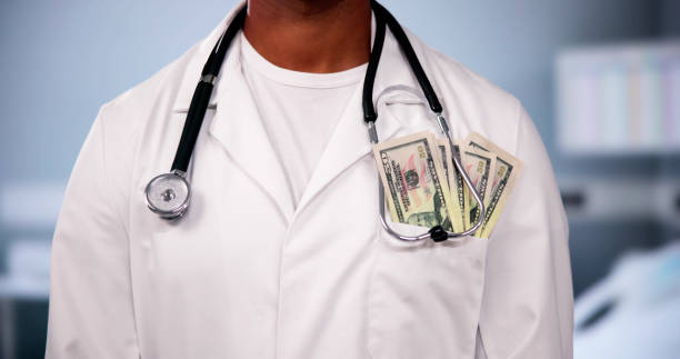 Күніне 150 жалған пациент: Елордалық клиника басшысы қор қаржысын қалай жымқырған?