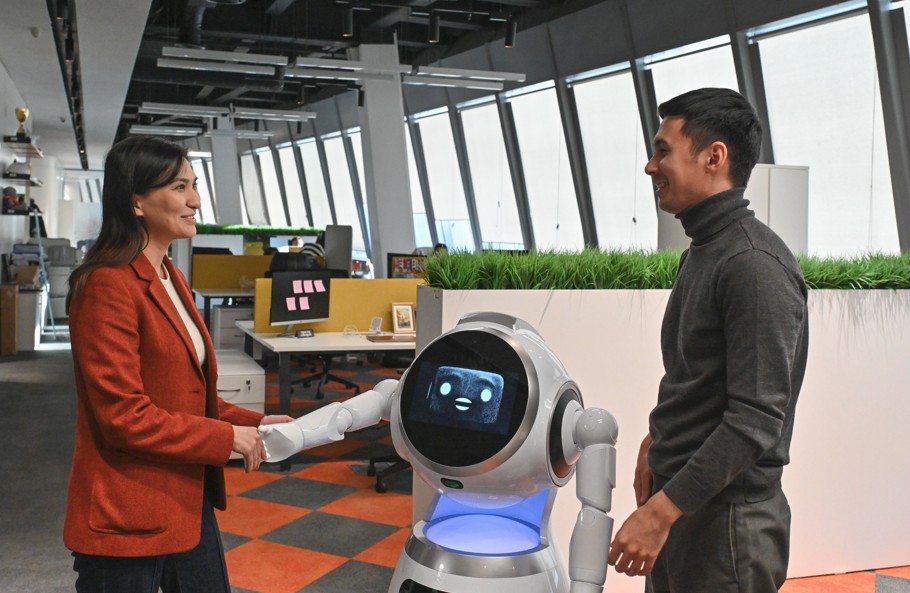 ЖИ-ді білмей, мақтанба!