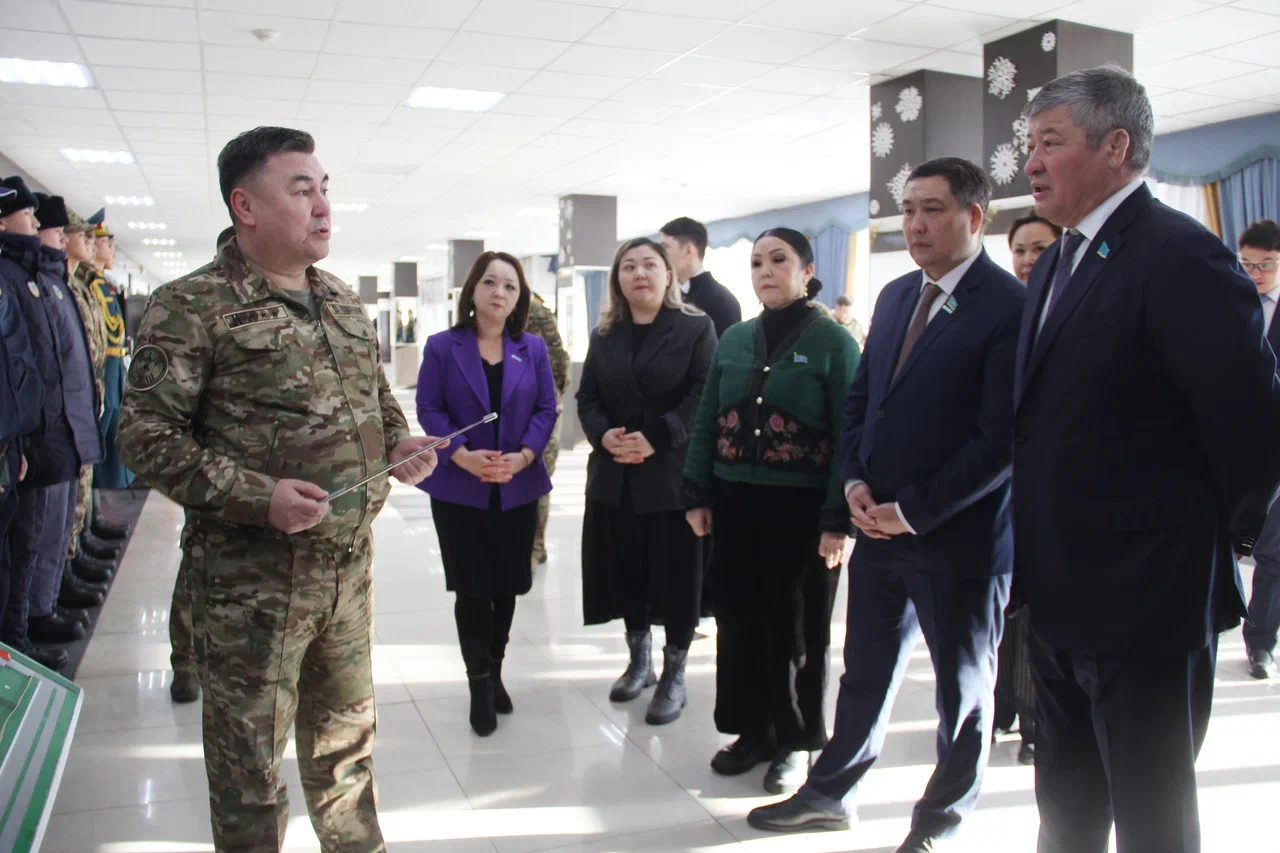 Мәжіліс депутаттары Ұлттық ұлан сарбаздарымен кездесті