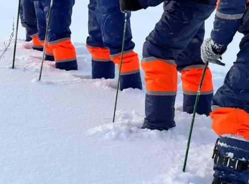 Атырауда төрт адам қар құрсауында қалып қойды