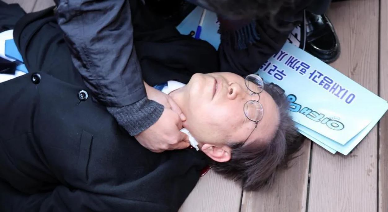 Оңтүстік Корея президентіне жасалған қастандық «теракт» деп танылды