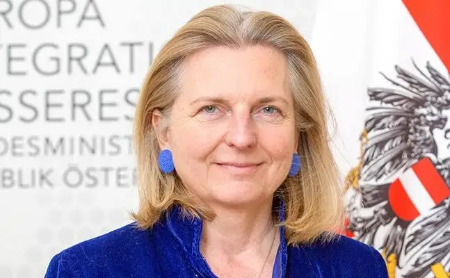 Австрия экс-министр Карин Кнайсльді азаматтығынан айырады