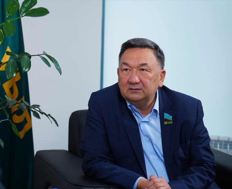 Серік Егізбаев Конституциялық реформаның негізін құрайтын үш стратегиялық тіректі белгілеп берді