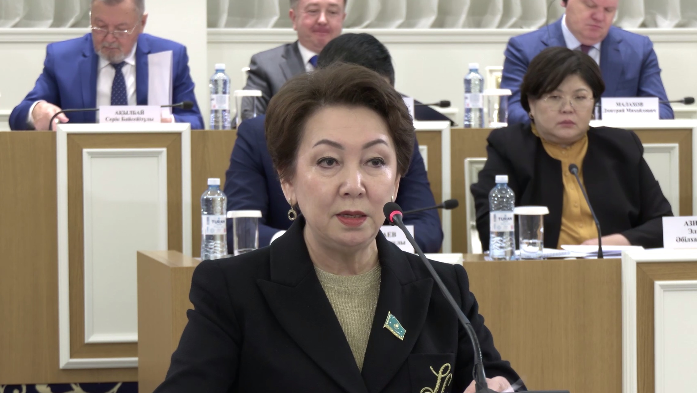 Дания Еспаева: бізге жекелеген түзетулер емес, жаңа Конституция қажет