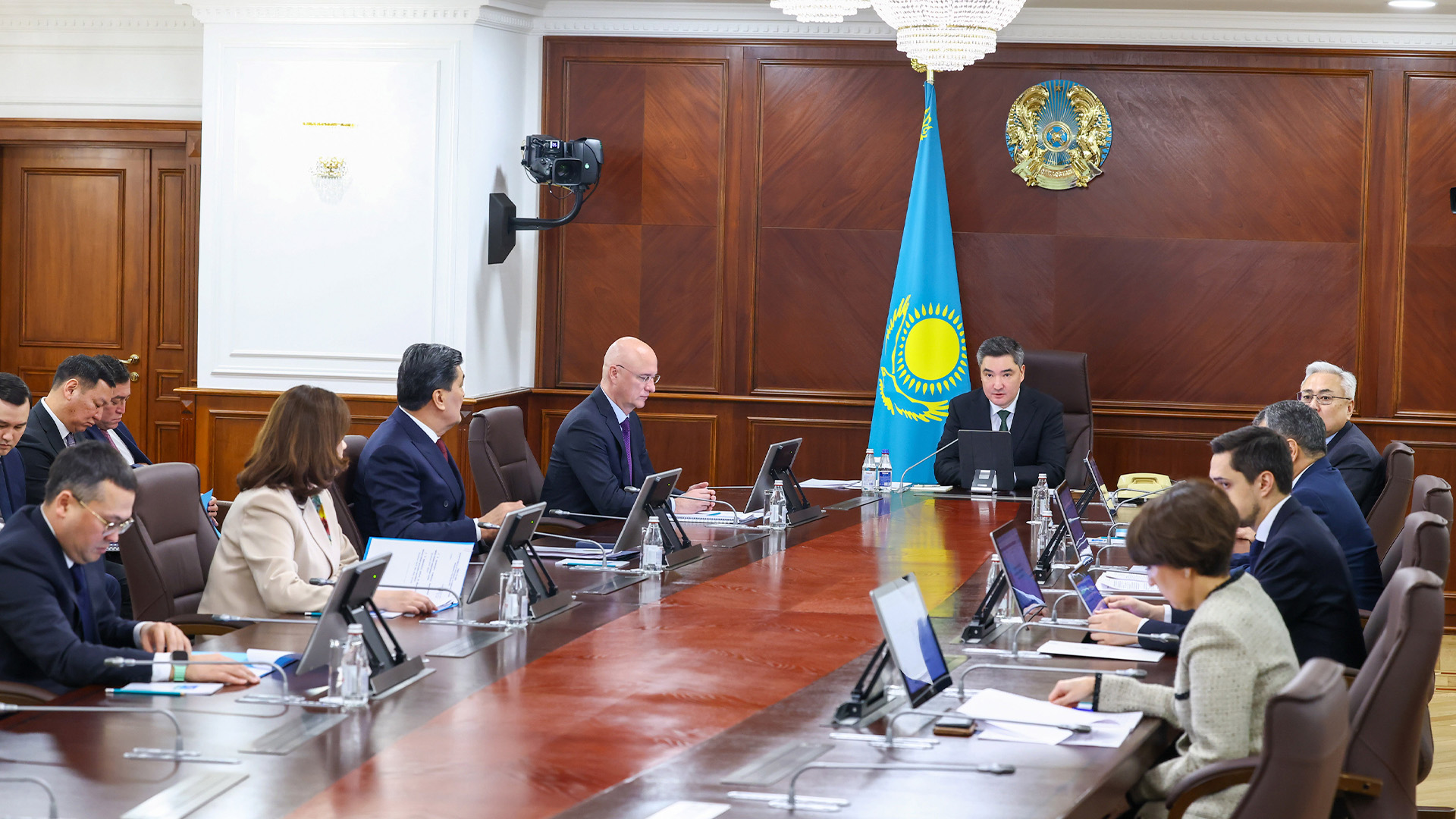 Жаңа Конституцияда экологиялық мәдениет қағидаттары бекітіледі: Олжас Бектенов «Таза Қазақстан» бастамасының дамуы туралы