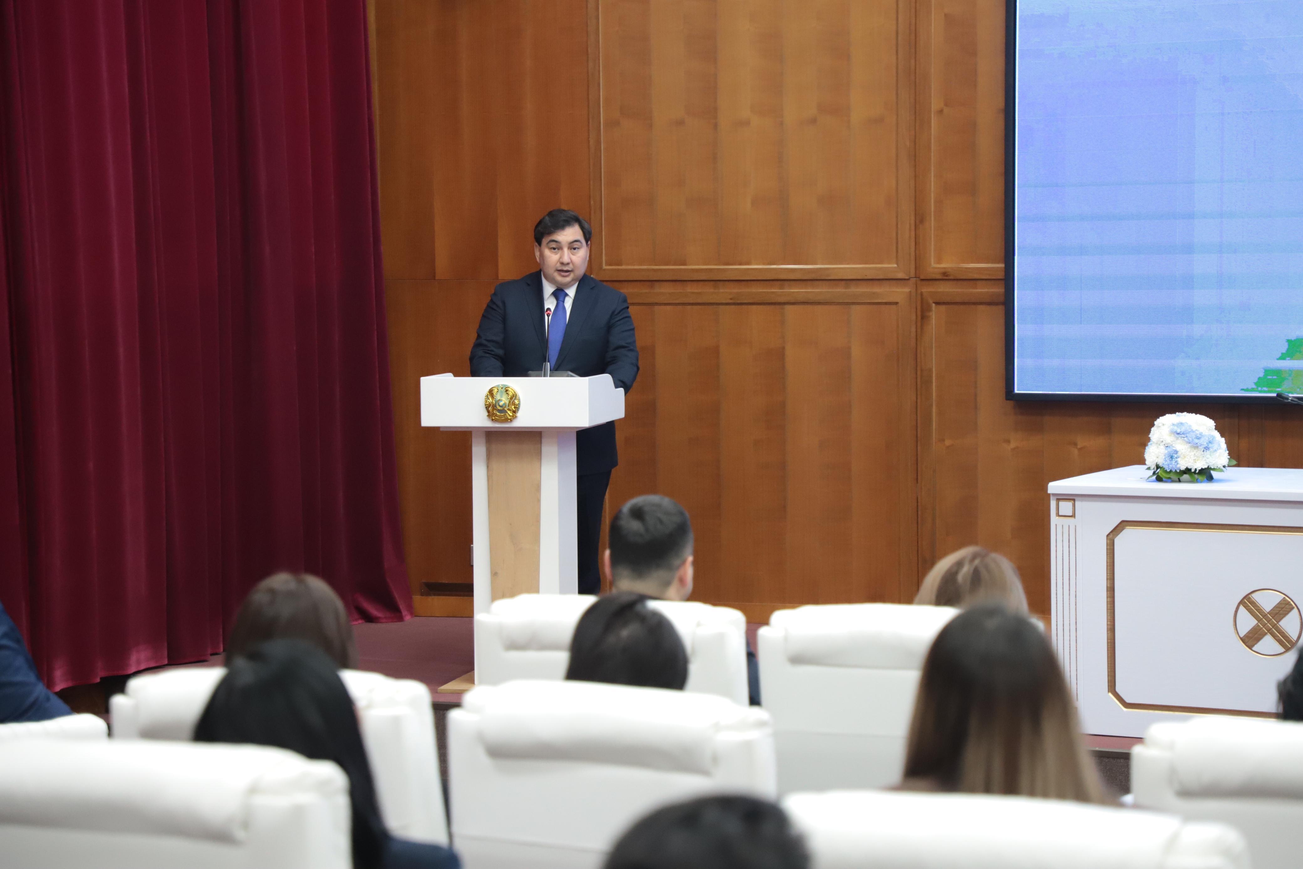 Мемлекеттік басқару академиясында жаңа Конституцияның жобасы талқыланды  