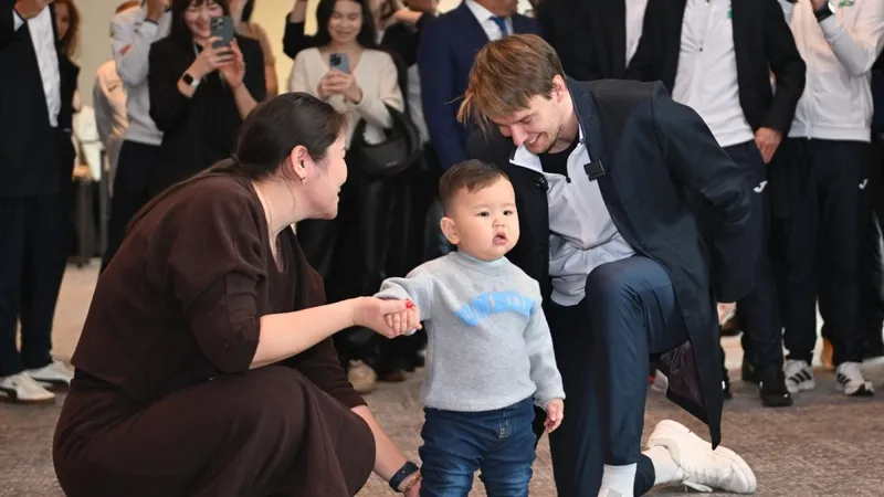 Теннисші Александр Бублик баланың тұсауын кесті