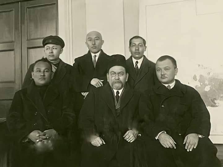 Бакуде ән салған Әміре