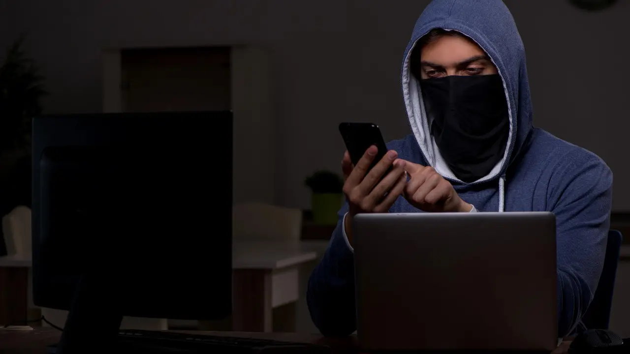 Сарапшылар: Телефон алаяқтарымен әзілдесудің өзі қауіпті