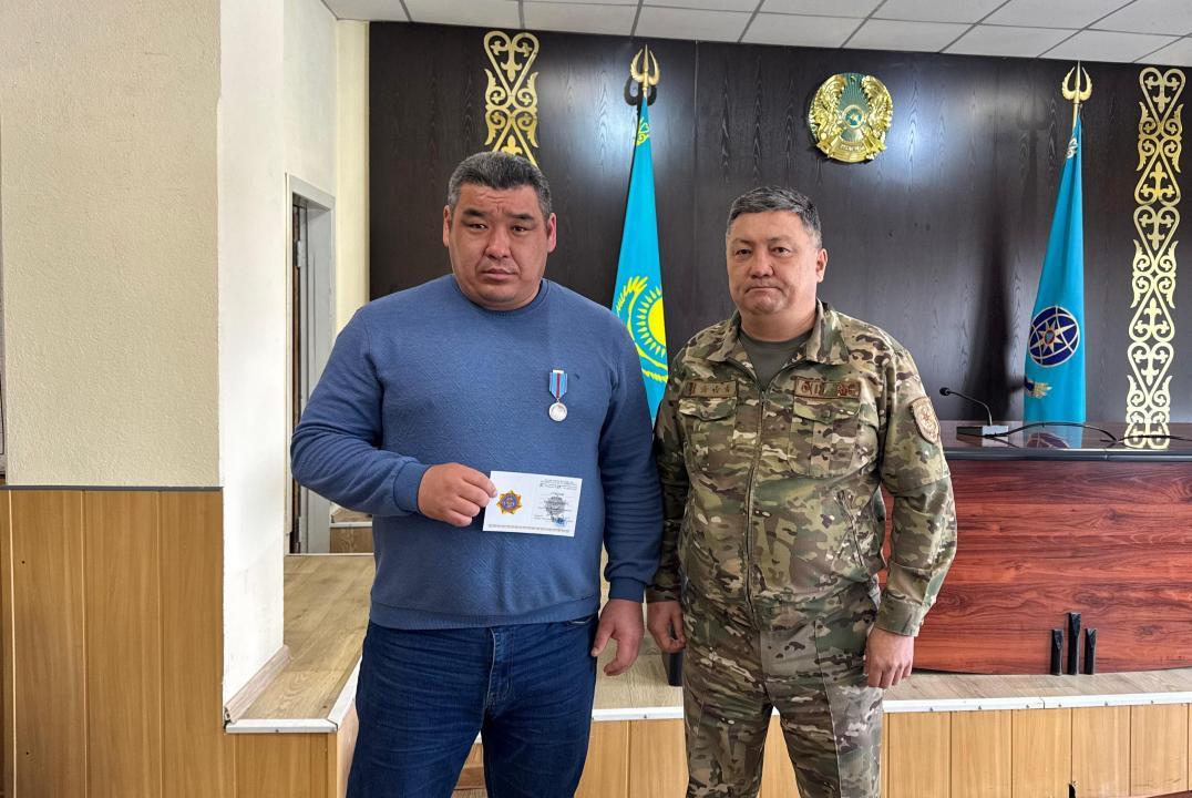 Балаларды өрттен құтқарып қалған мектеп мұғалімі марапатталды