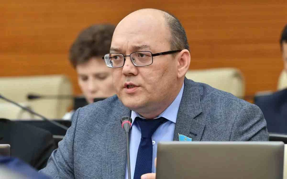 Асхат Рахымжанов: Жаңа Конституция азаматтардың елдің саяси өміріне қатысу мүмкіндігін кеңейтеді