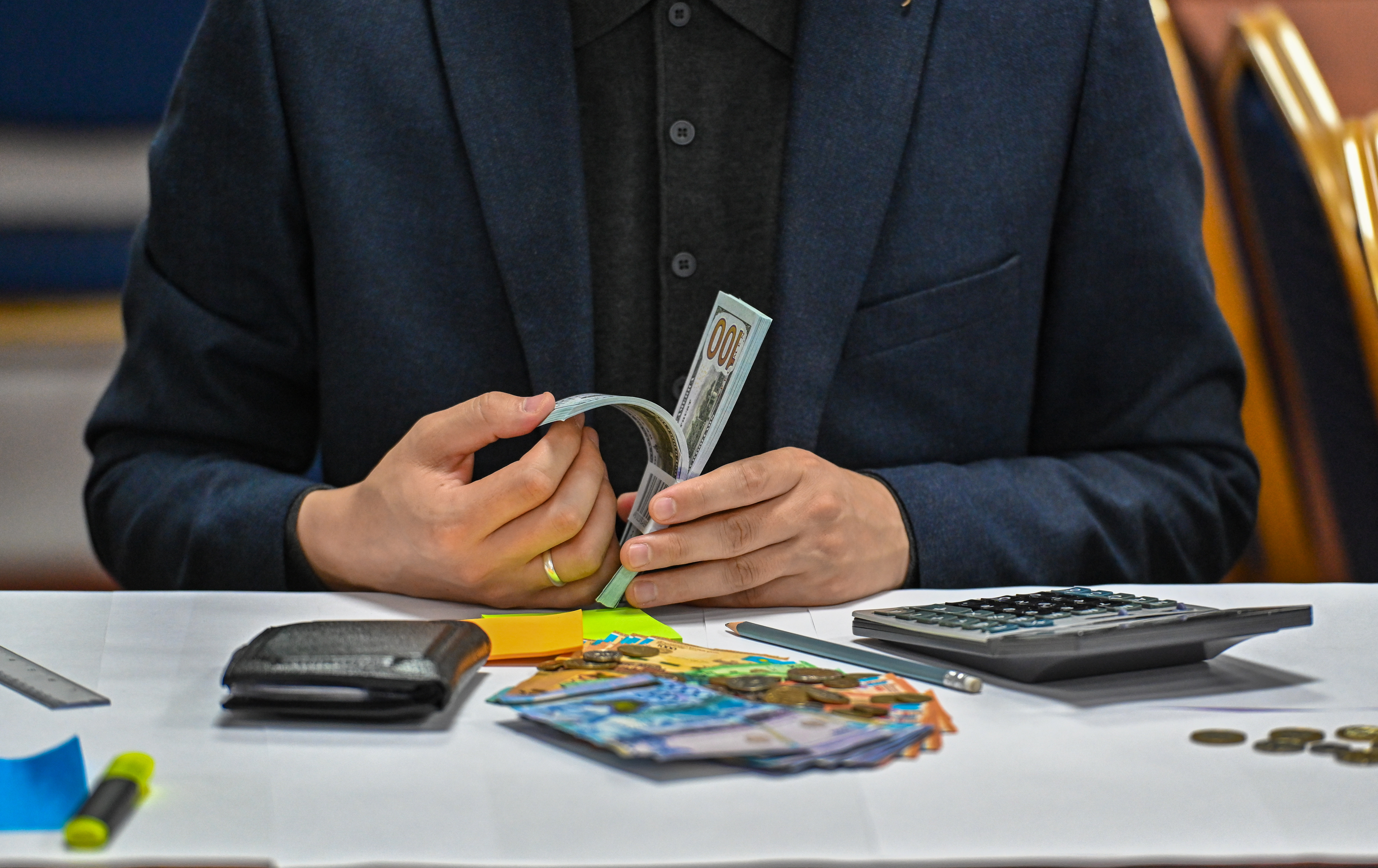 118 млн теңге залал: Бухгалтер мемлекеттік кәсіпорынның ақшасын бәске тігіп, көлік сатып алған