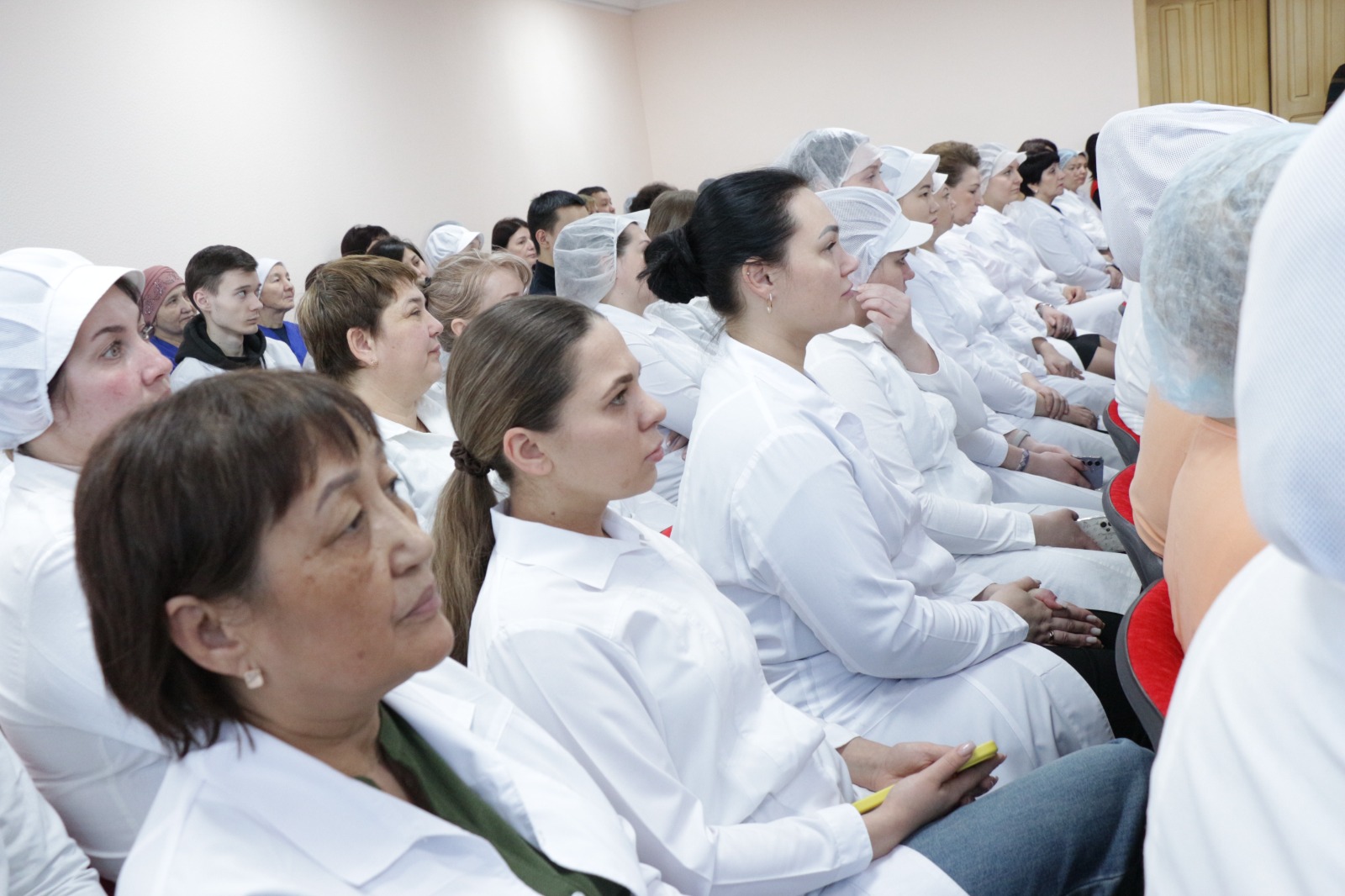 «Баян Сұлу» фабрикасы ұжымы жаңа Конституция жобасына қолдау білдірді