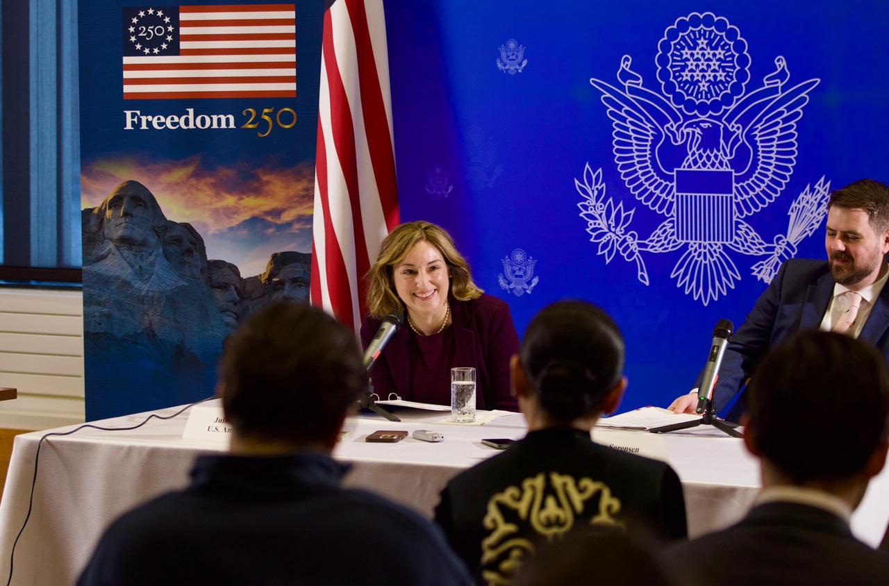 АҚШ елшісі: Дипломаттардың қазақ тілін үйренуге қызығушылығы артып келеді