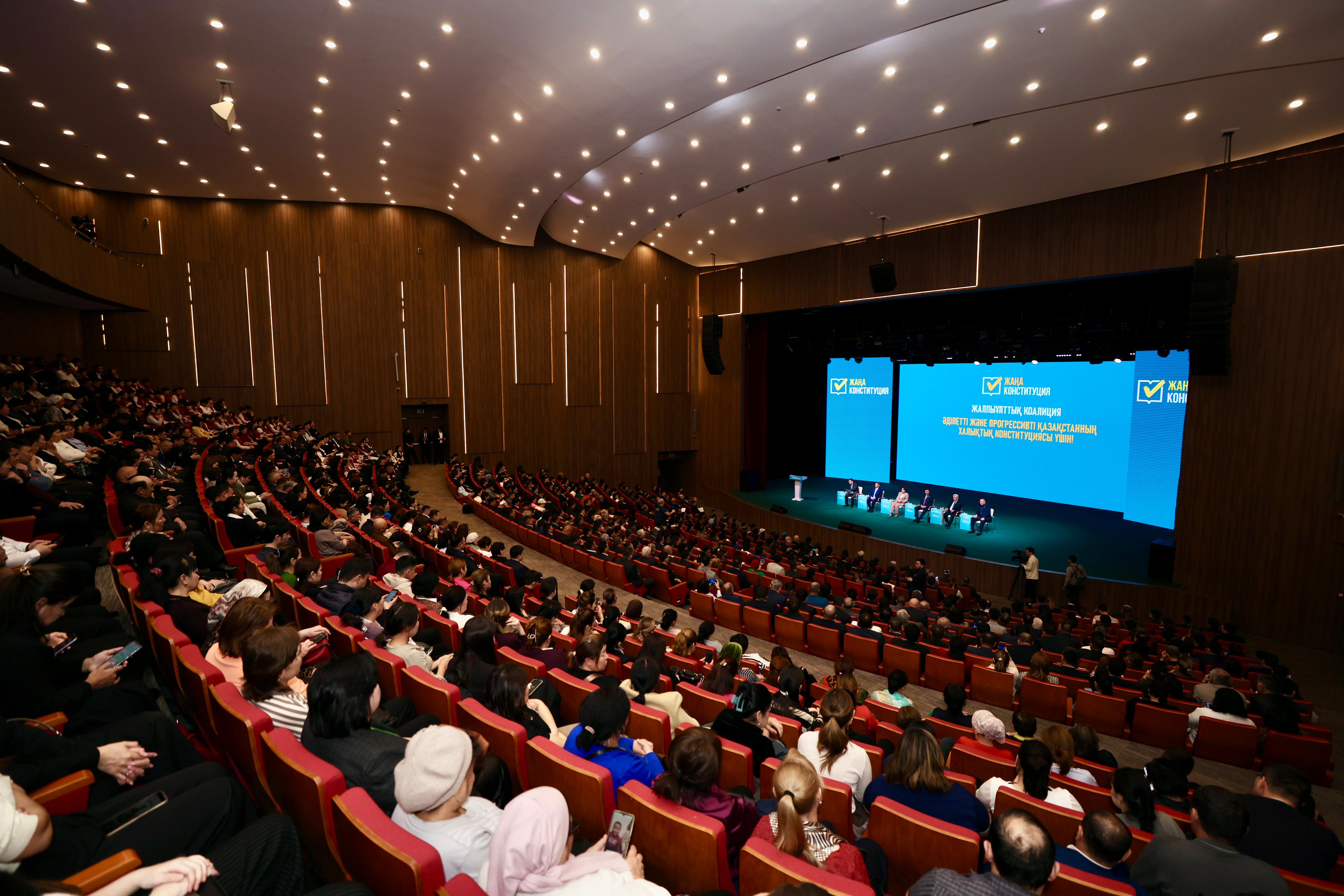 Коалиция мүшелері Түркістан облысы тұрғындарымен кездесті