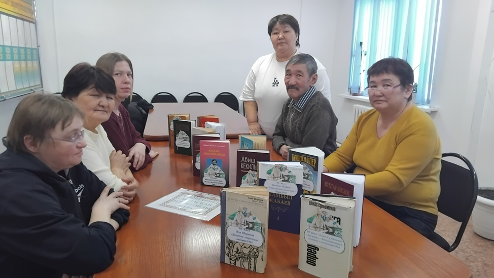 «Ғасырлармен сырласқан мерейтойлы мұра» атты жылжымалы кітап көрмесі өтті