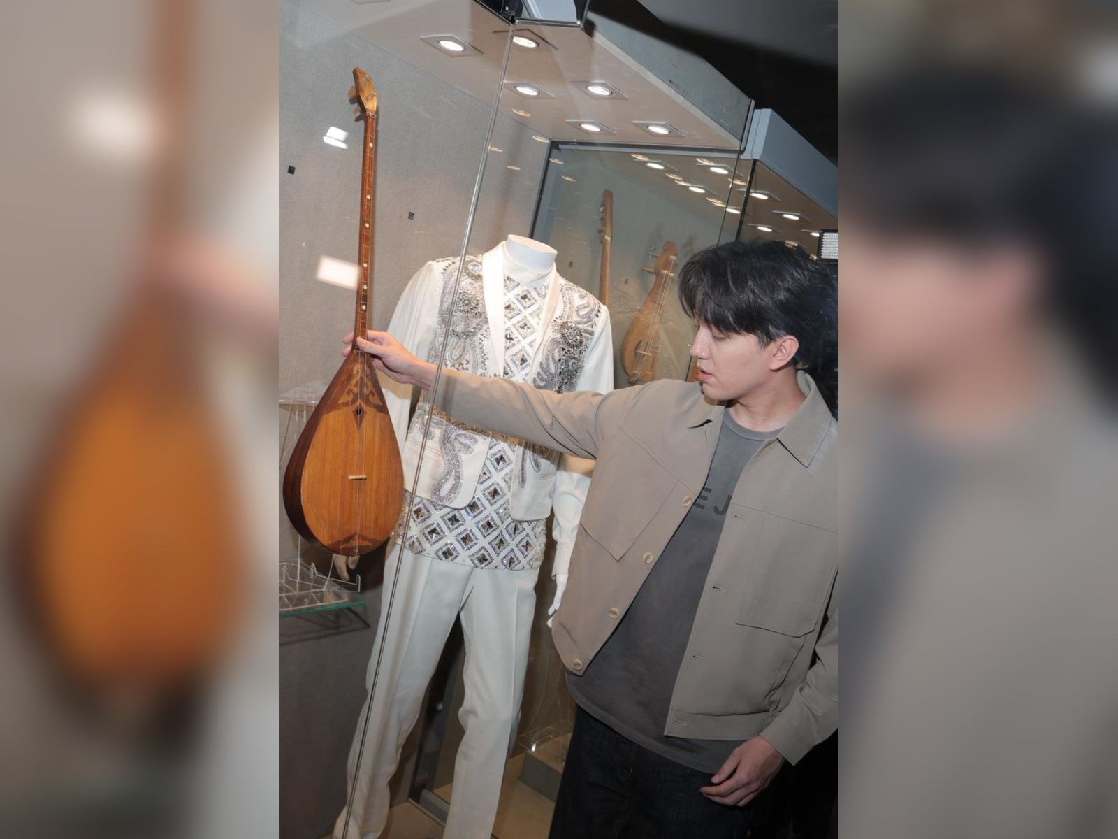 Димаш Құдайберген 70 аспабын музейге тапсырды