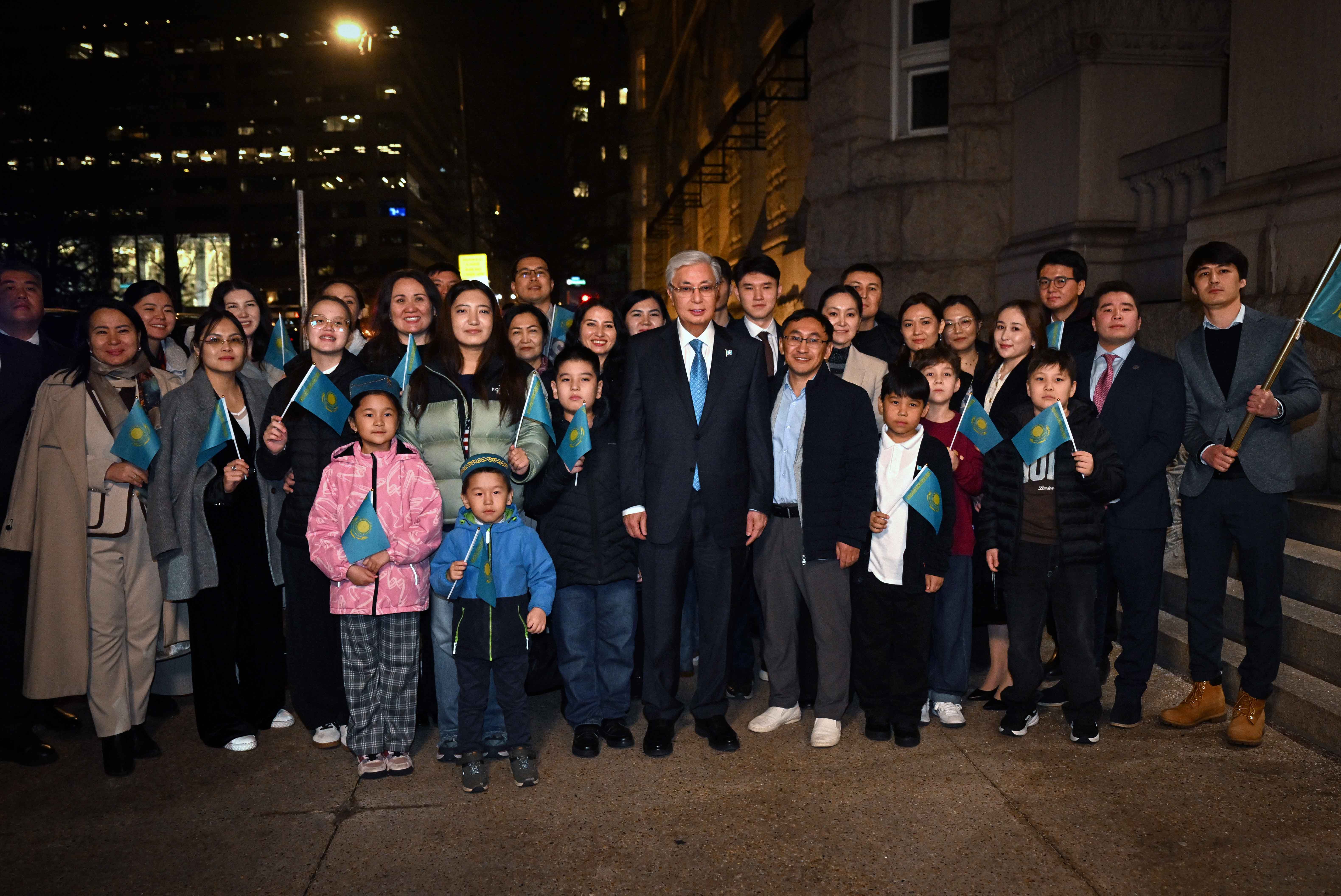 Президент Вашингтонда отандастарымызбен кездесті