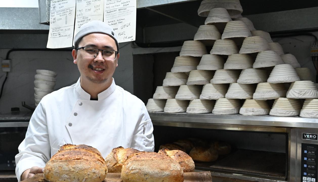 Жетісуда жас кәсіпкер қол ашытқымен пісірелетін нан өндірісін жолға қойды