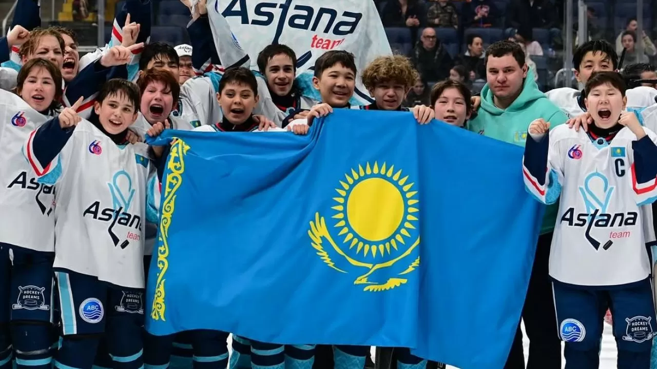 Мемлекет басшысы Astana Team балалар хоккей командасын жеңіске жетуімен құттықтады