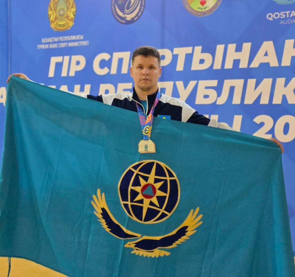 Қарағандылық құтқарушы гір тасын көтеруден рекордын жаңартты