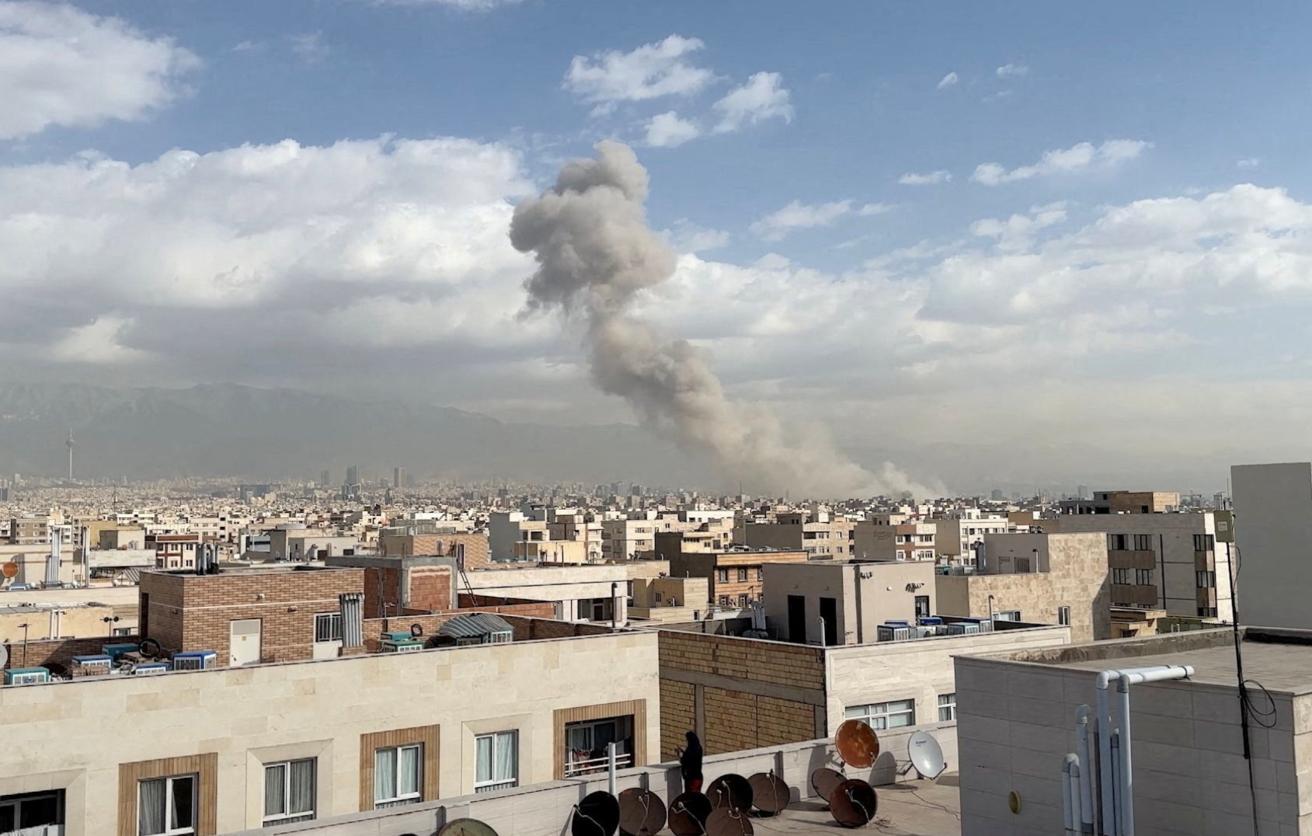 Иран жауап ретінде Израильге ондаған зымыран ұшырды