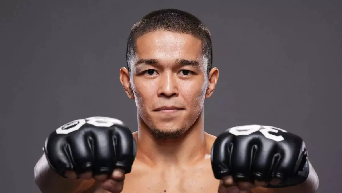 Асу Алмабаев UFC рейтингінде төмендеді