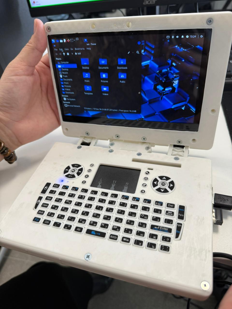 Астаналық оқушы компьютер құрастырды