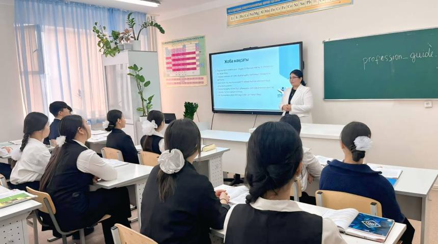 Қазақстанның білім беру саласында қанша әйел жұмыс істейді?