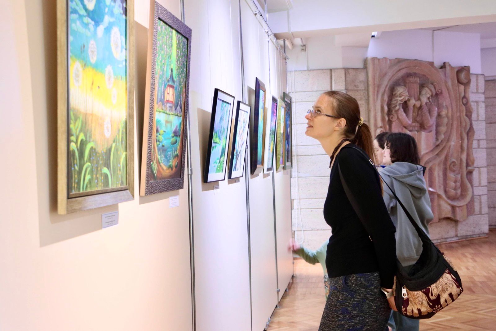 Алматыда балдырған суретшілердің көрмесі ашылды