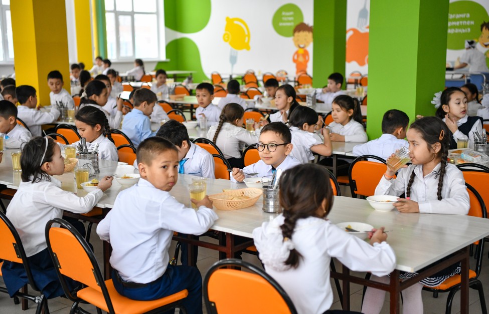 Оқушылар қалай тамақтанады?