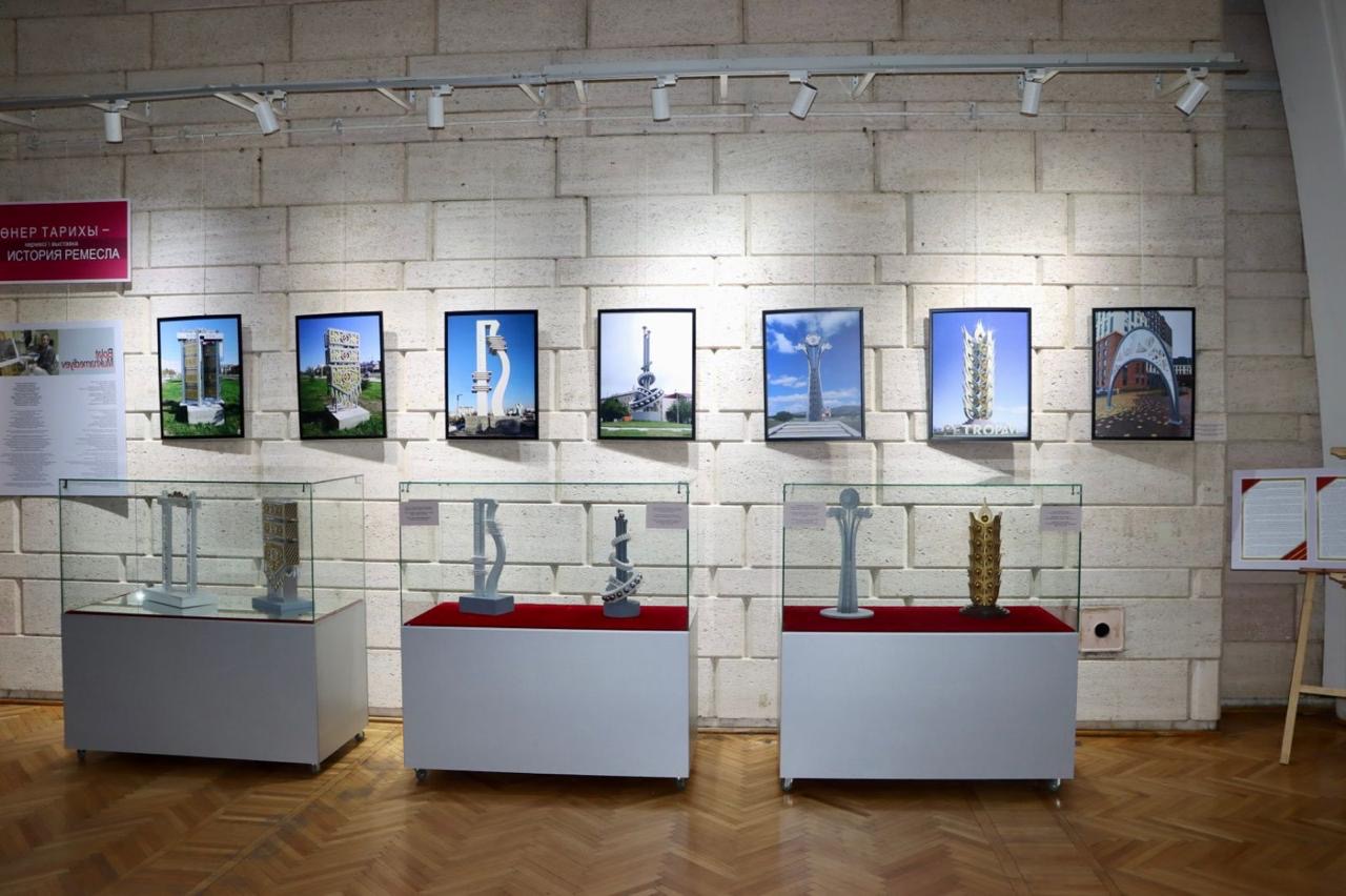 Алматыда Болат Мұхамедиев шығармашылығына арналған көрме ашылды