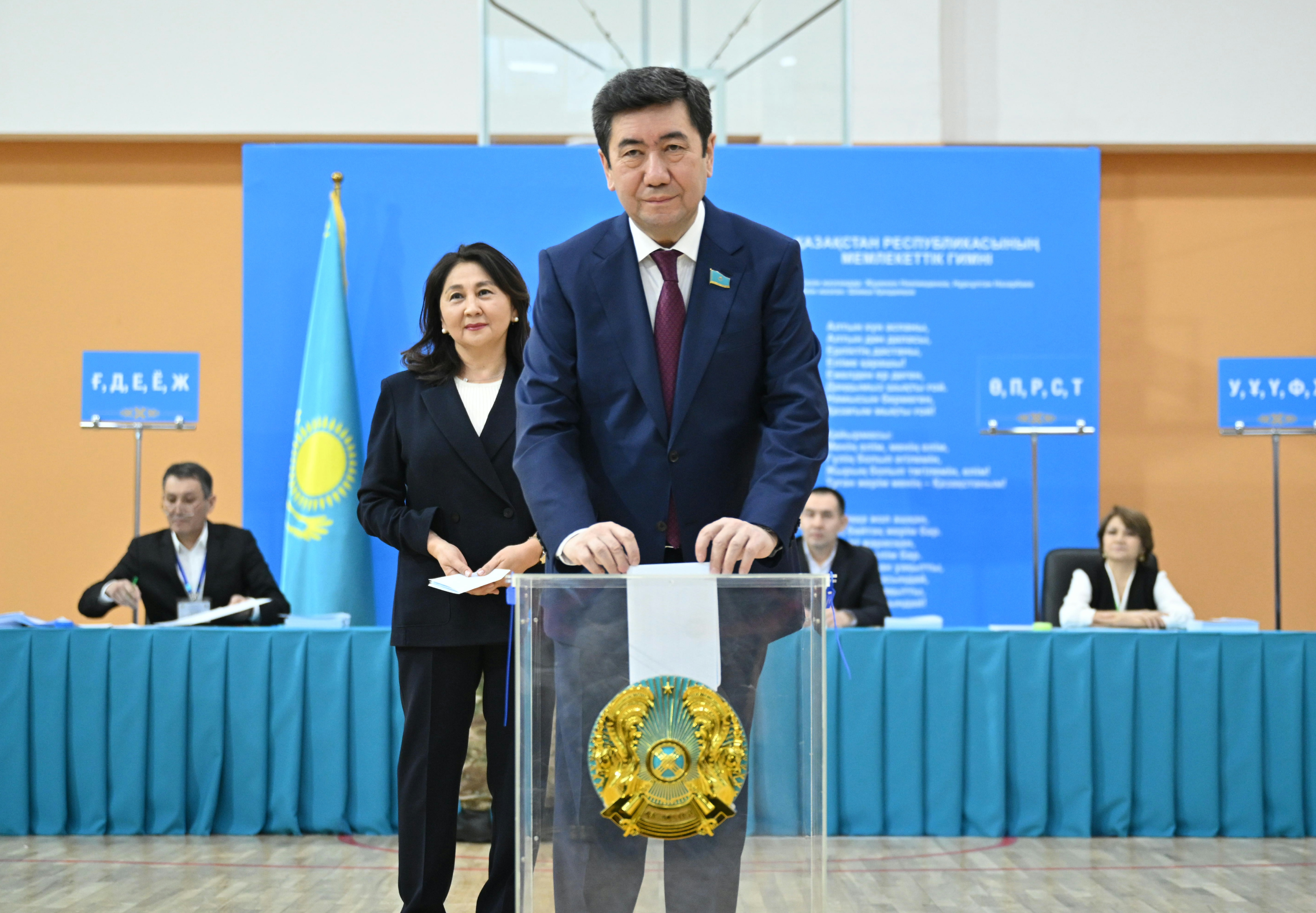 Мәжіліс төрағасы Ерлан Қошанов республикалық референдумда дауыс берді